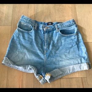 BDG Shorts mom high rise 32 UO